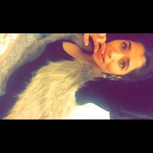 Meet your Posher, Roxy